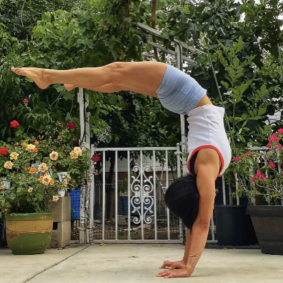 Hollow back handstand